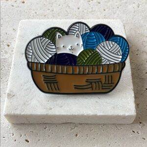Urban Outfitters Cat in Yarn Basket Brooch - Multicolor